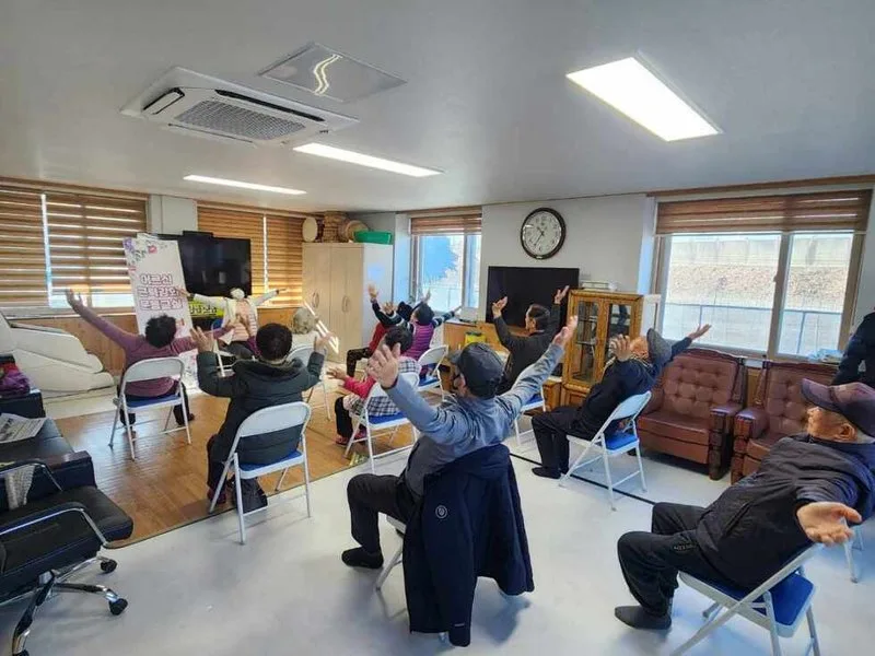 강진군, 어르신 대상 '근력강화 운동교실' 운영 - 복지 뉴스 | 코리아NEWS