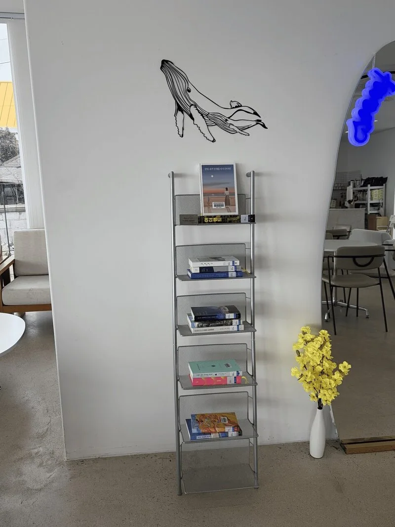 카페에서 만나는 문장 한 줄, ‘한 잔의 책, 한 줄의 휴식’ - 환경 뉴스 | 코리아NEWS