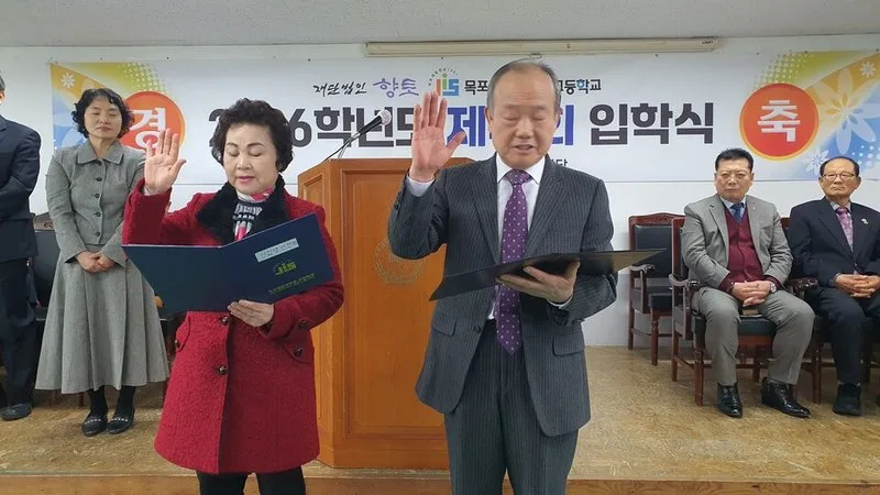 “70년 만에 중학교 입학합니다.” 자매가 나란히 손잡고 중학교 입학 - 교육 뉴스 | 코리아NEWS