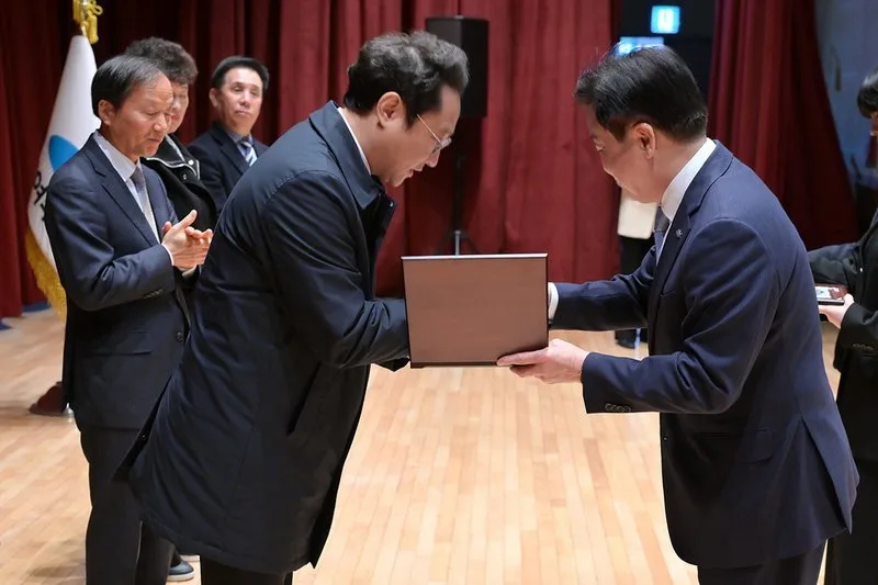 여수시, 납세자의 날 우수납세자 인증패 수여 - 행정 뉴스 | 코리아NEWS