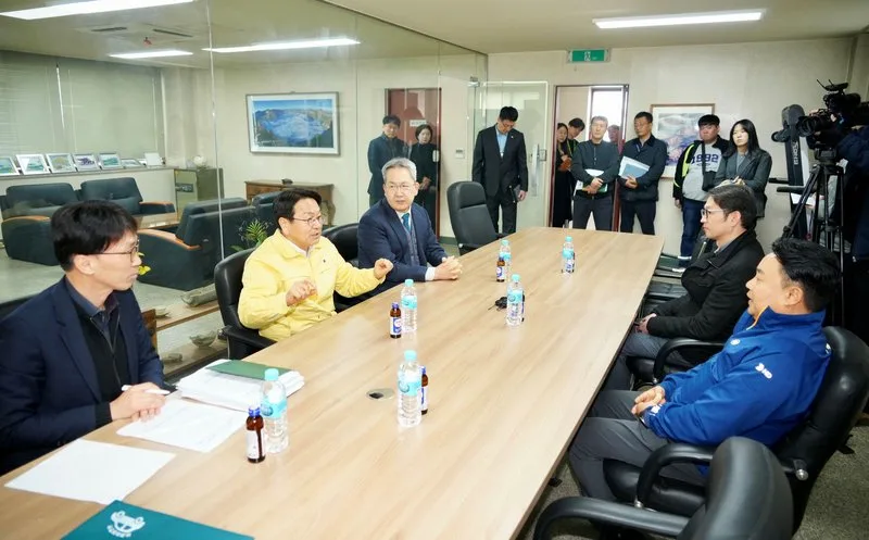 강기정 시장, 중동사태 여파 주유소 현장점검 - 행정 뉴스 | 코리아NEWS