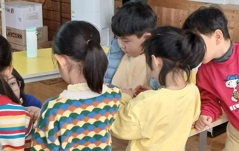 칠량초 신입생, 도서관 예절과 '자개장 할머니'와 함께 첫 도서관 탐험