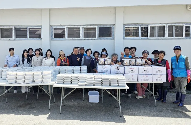 수북면 주민자치회, 가정의달 맞아 100가구에 밑반찬 배달 - 행정 | 코리아NEWS