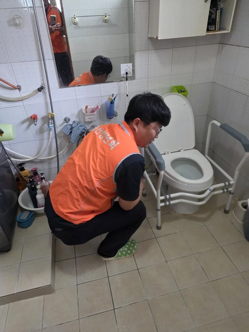 담양 봉산면 청년회, 화장실 안전손잡이 설치로 안전사고 예방