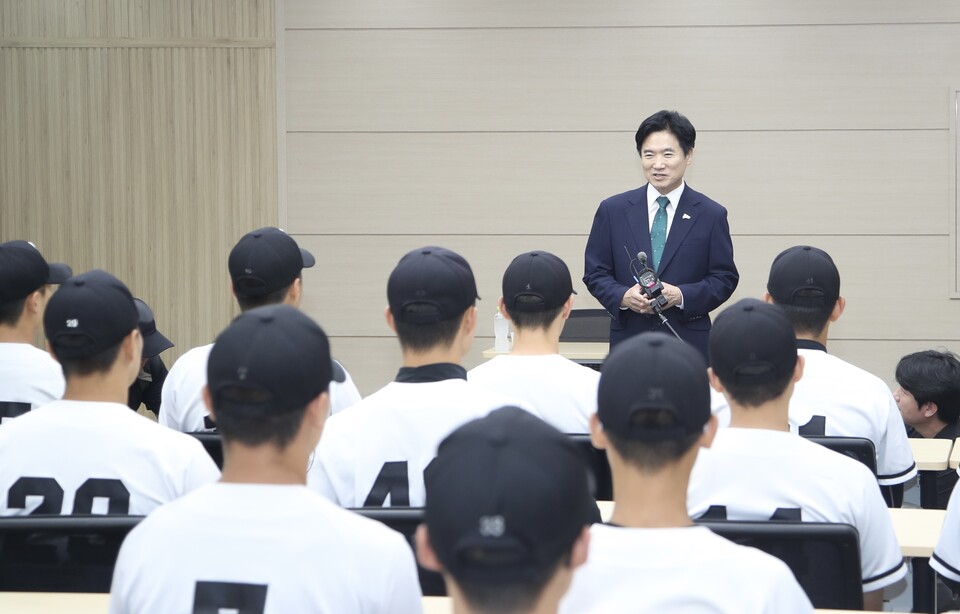 김대중 교육감 "응원 논란, 민주시민교육 강화 기회로 삼아야"