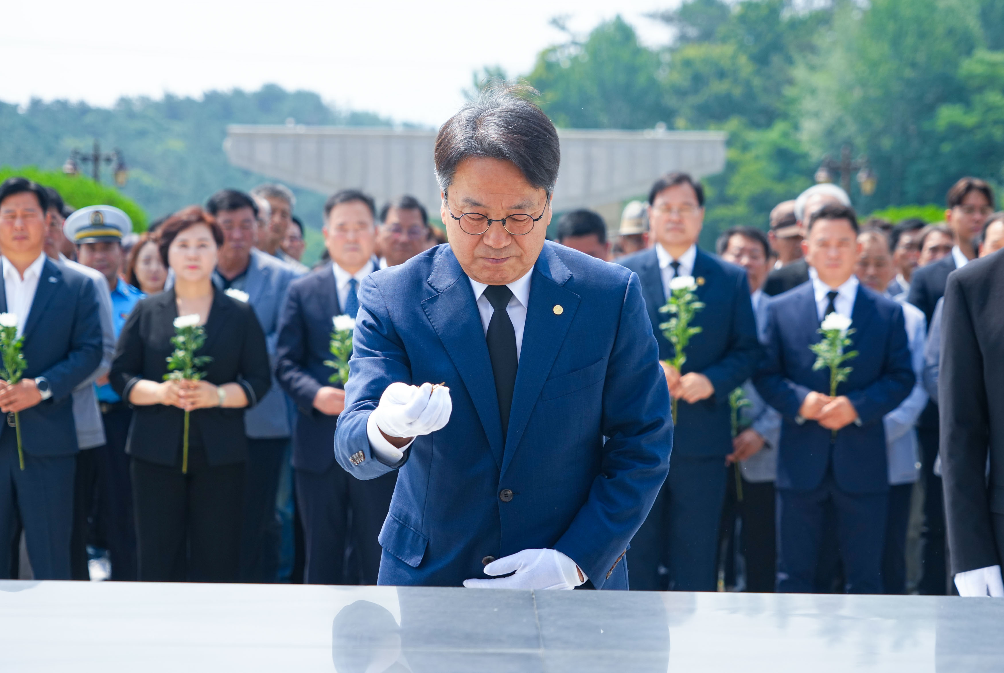 강기정 광주시장, 국립5·18민주묘지 참배…순국선열 추모
