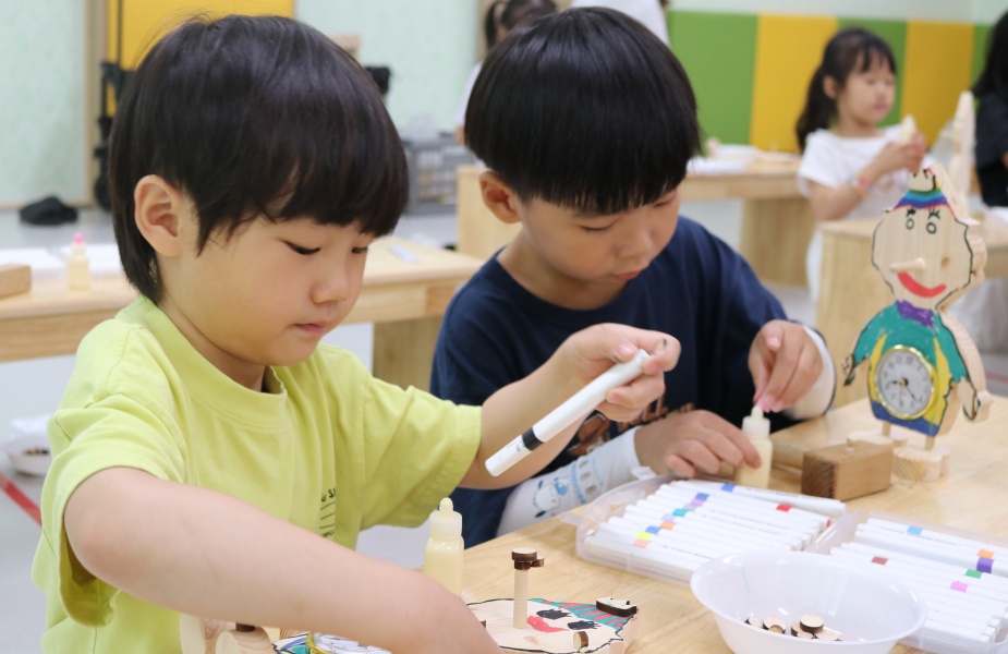 오감으로 즐기는 광양중마유치원 찾아오는 목공놀이 체험