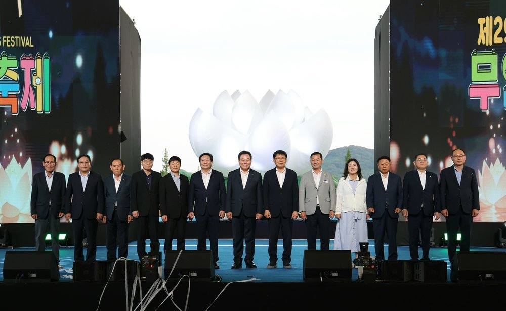 이찬원 콘서트로 뜨겁게 시작, 무안연꽃축제 여름 열기