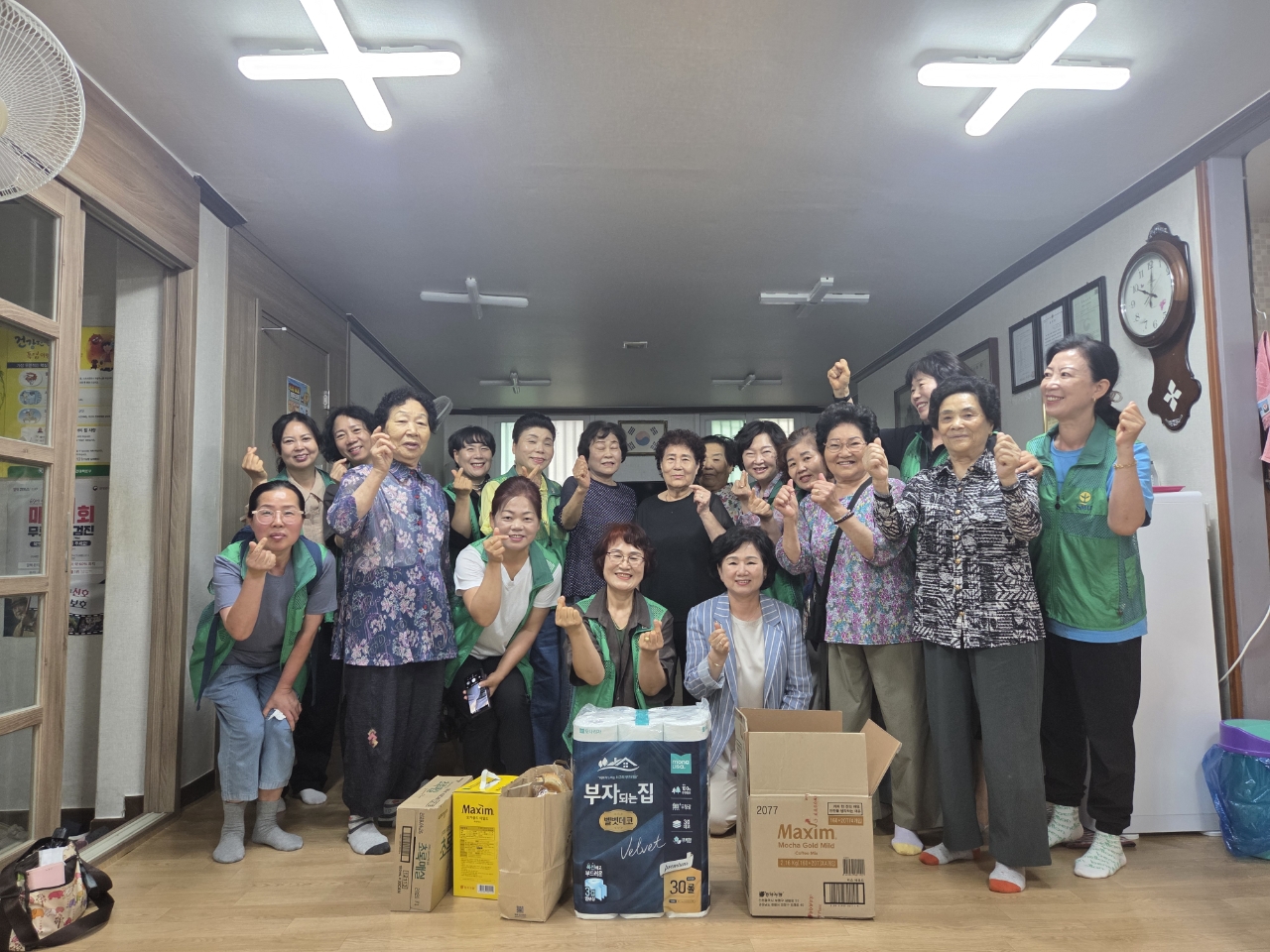 원산동 새마을부녀회, 혹서기 맞아 경로당 12곳에 위문품 전달