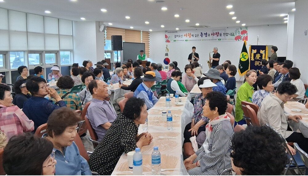 어르신 200명 초청해 웃음 나눠…빛가람동 새마을부녀회, ‘효사랑 실천’