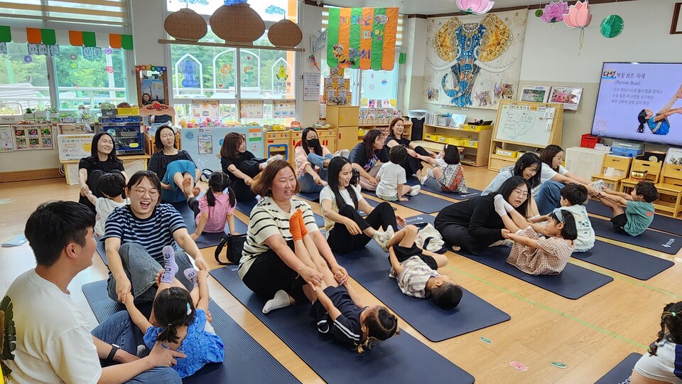 나주이화유치원, 보호자와 함께한 '세계여행' 수업으로 마음 열어
