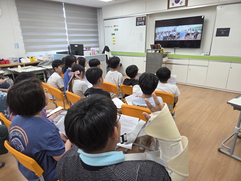 화면 속 친구가 눈앞에! 진도·마량 초 온·오프라인 특별 만남