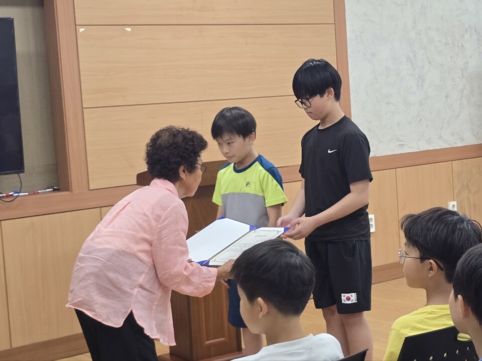 88세 어르신, 70년 전 '사친회비' 찾아와 약속 지켜