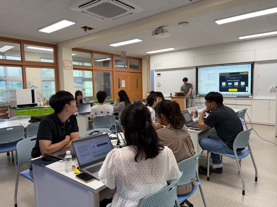 AI로 만드는 우리 반 맞춤 수업! 해남, 생성형 AI·바이브코딩 교직원 연수