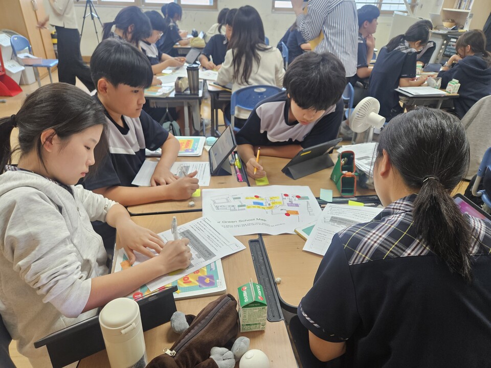 매성중, 영어로 배우는 ‘탄소중립’…학생 주도형 녹색지도 그리다
