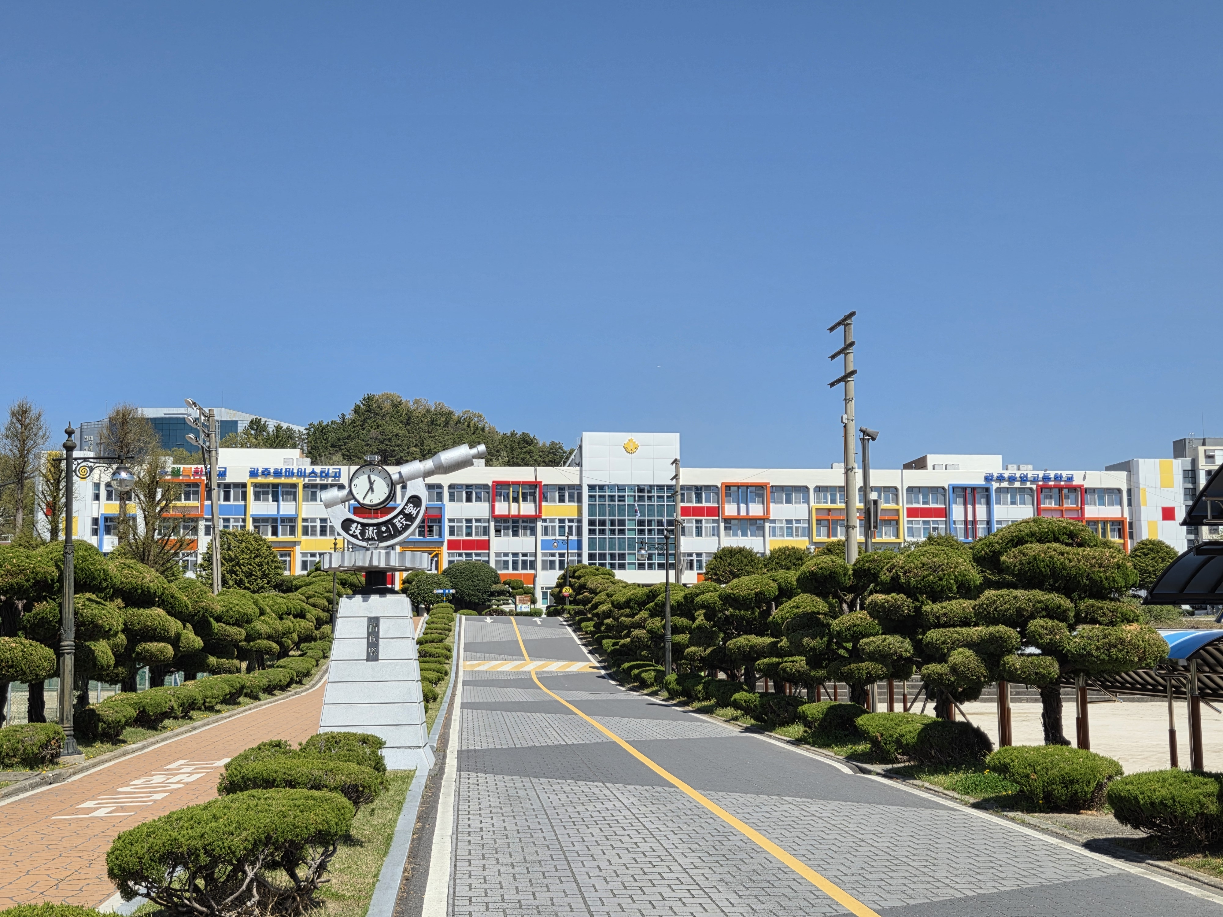 책으로 꿈을 잇다! 기술인재의 감성을 깨우다!