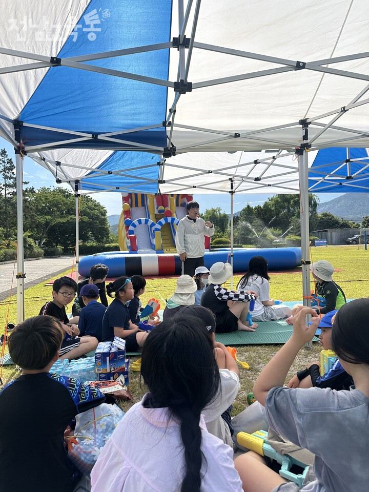 학생회가 주도한 물놀이, 두 학교 학생들 '하나되기'