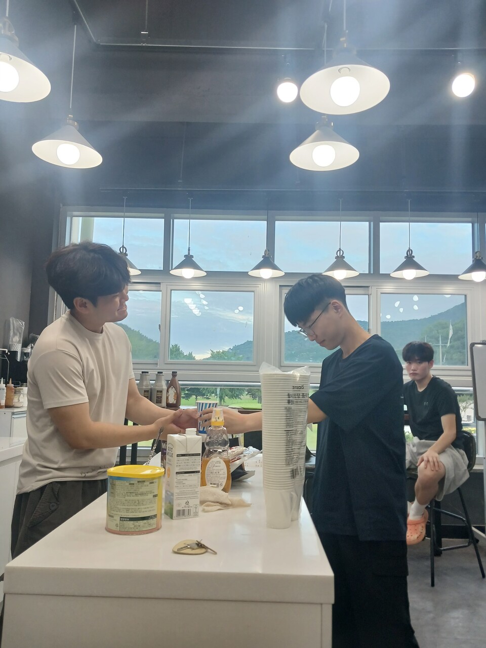 학생들이 만드는 ‘행동하는 카페’…영산성지고의 특별한 휴식처