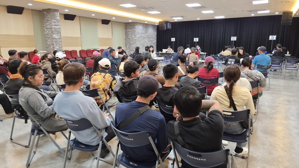 무안군, 계절노동자 대상 ‘찾아가는 외국인등록’ 호응