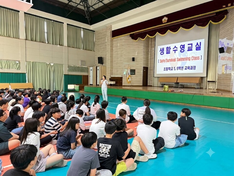 녹동초, 생존 넘어 실전 '생활수영' 교육…안전 체험으로 생존력 키우다