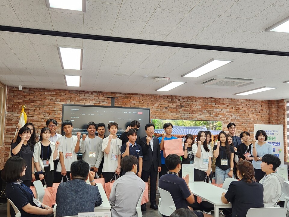 낯선 타지는 또 다른 고향… 강진, 유학생 품에 ‘Glocal Family’