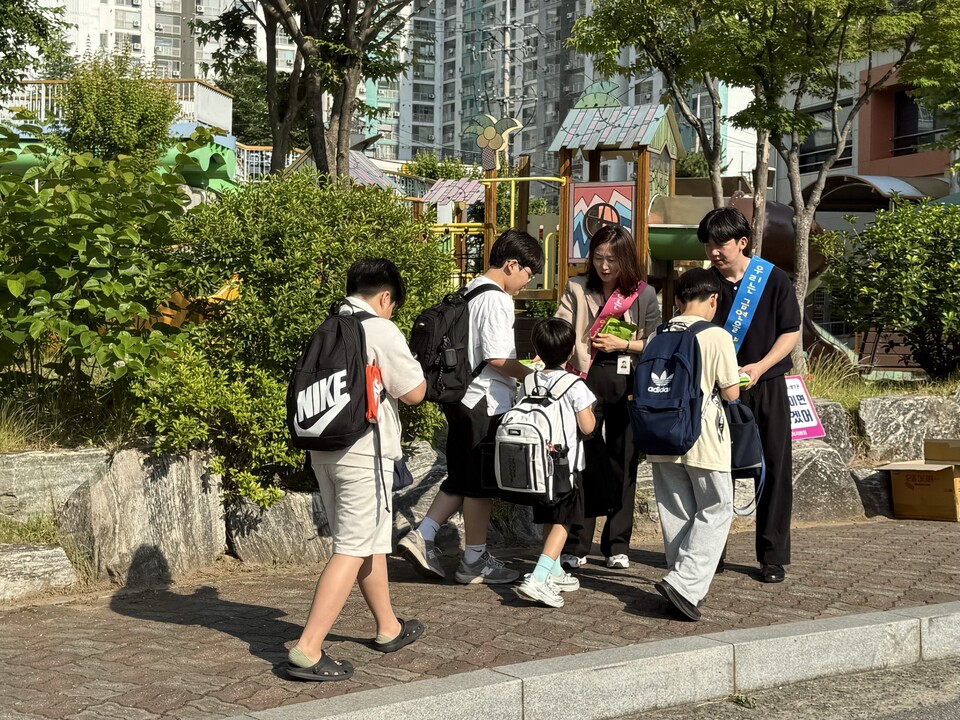 광양교육지원청, 등굣길 맞은 학생흡연 예방에 총력
