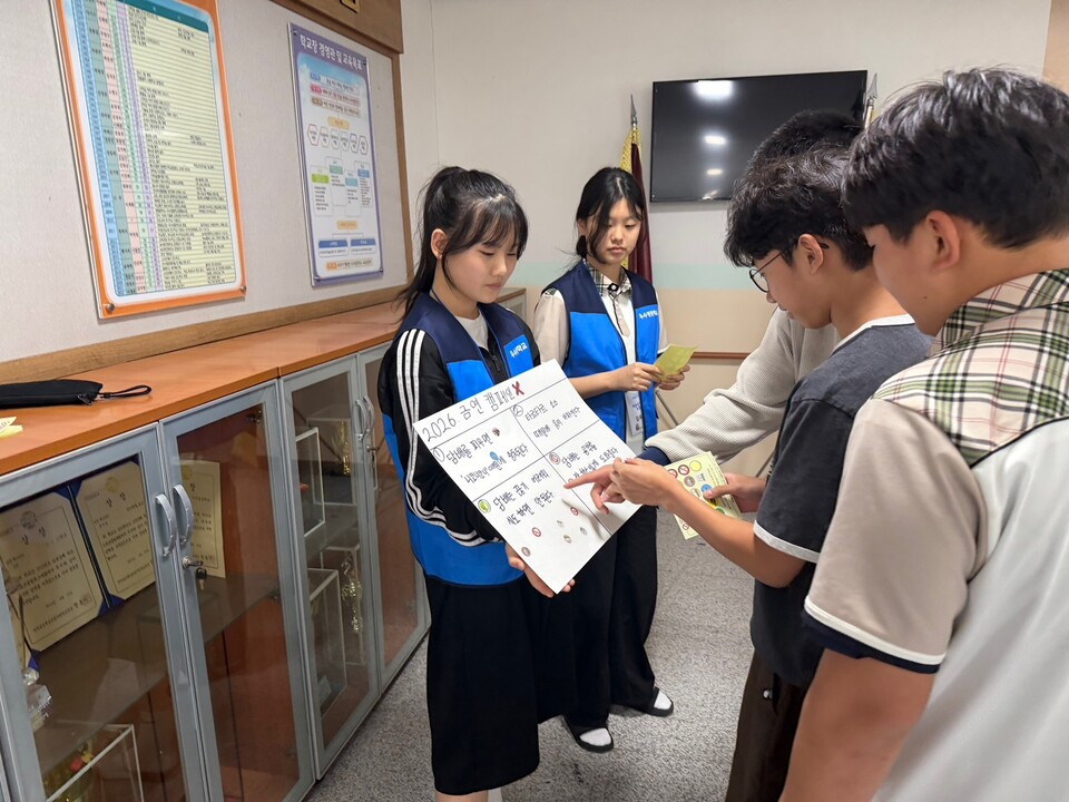 우수영중학교, 마술·샌드아트로 학생들 눈높이 맞춘 금연 교육 실시