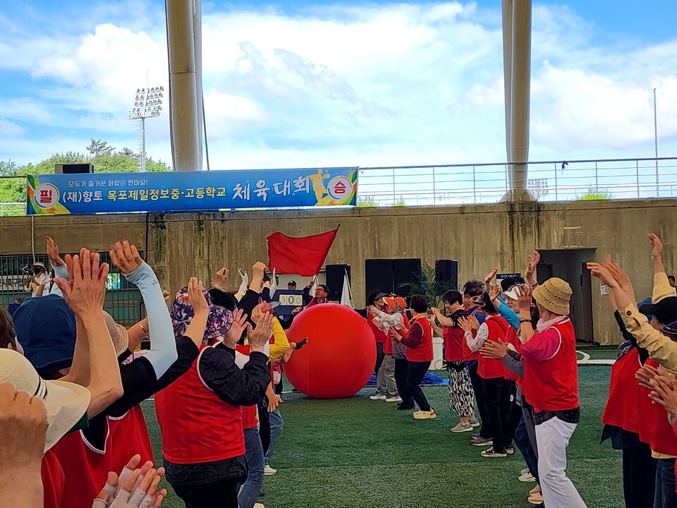 인생 2막 교실의 뜨거운 함성, '향토 목포제일정보고' 체육대회 개최