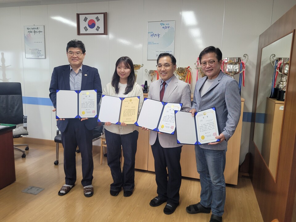 영광중앙초, 제3회 찰보리 전국 창작시 대회서 단체 공로상 수상
