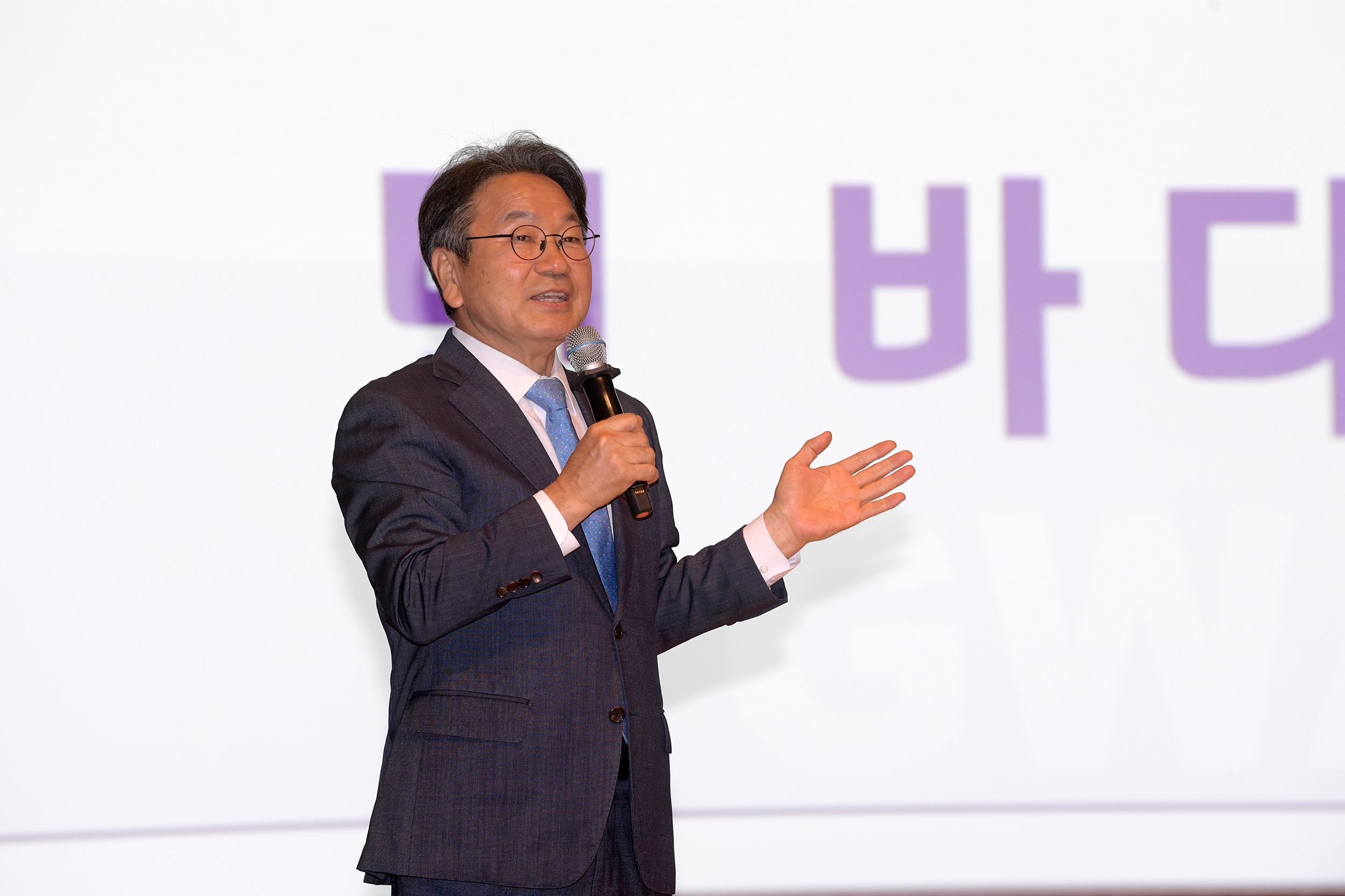 강기정 시장, 민선8기 마지막 조회서 “변화의 파도 타고 빛나는 광주로”