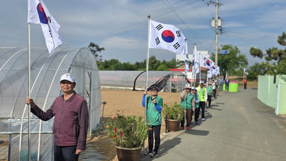 무안군 조암동마을, 보훈의 달 맞아 전 주민 태극기 게양 운동