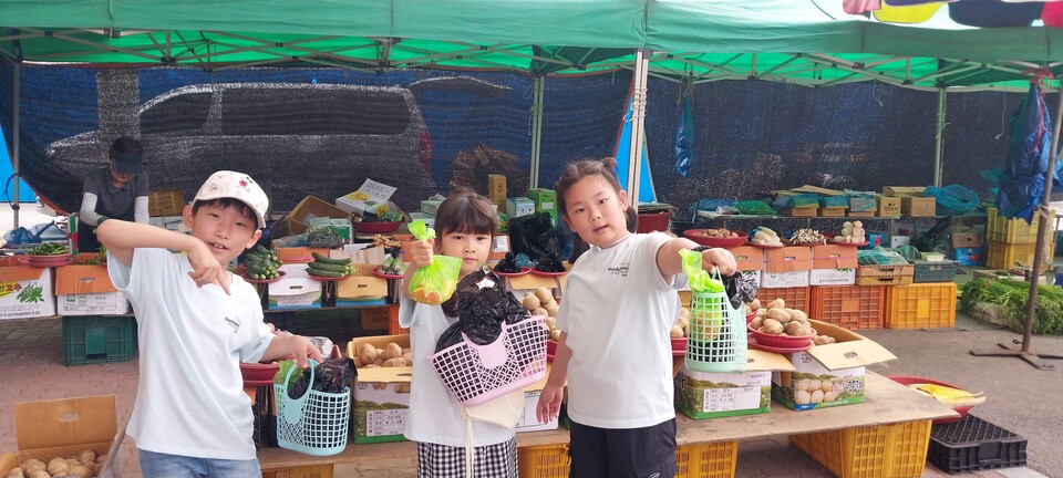 장평초 꼬마 탐험대, 시장서 배우는 우리 마을 이야기