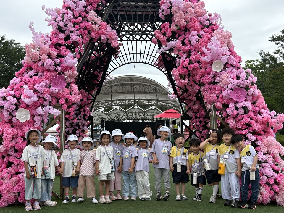 석곡유치원, 곡성 장미축제서 오감으로 꽃향기 배운다