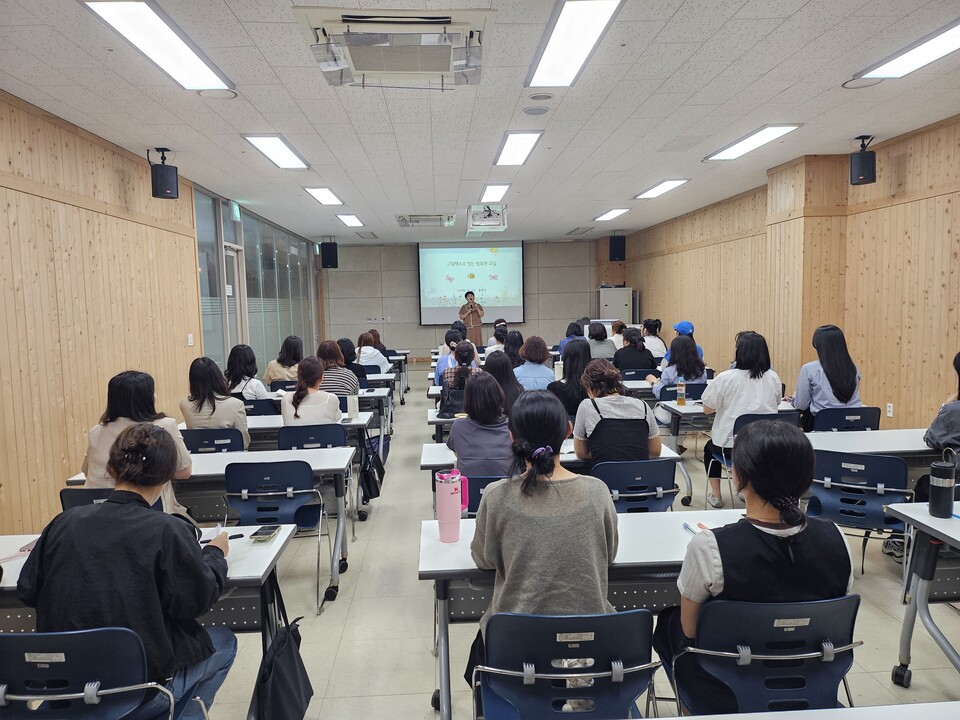 무안교육지원청, 유치원 교사 대상 '그림책 활용 놀이 수업' 연수 개최