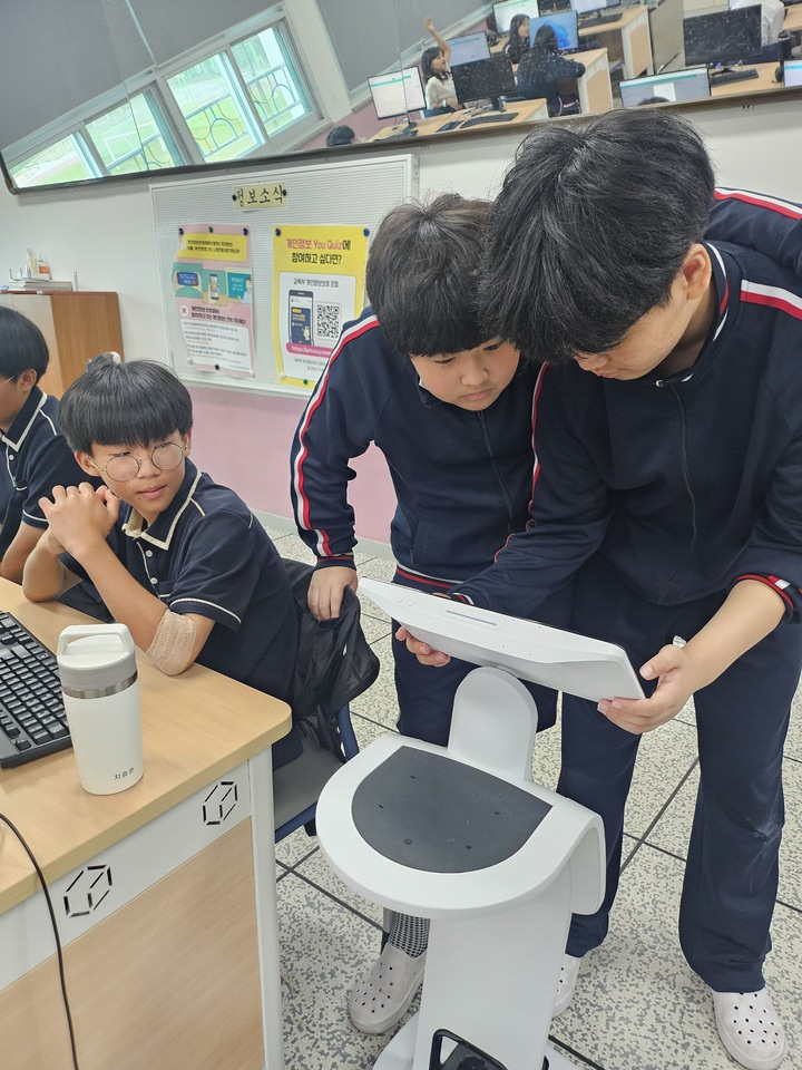 장성황룡중, ‘테미 로봇’과 함께하는 마을학교 미래교육 가동