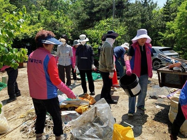 가정의 달 맞아 장동면 생활개선회, 환경정화 활동 전개