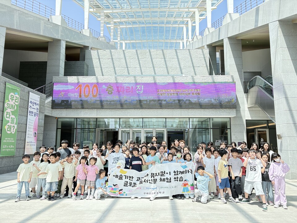 책장 속 ‘100층짜리 집’이 여수 바다에서 살아 움직였다