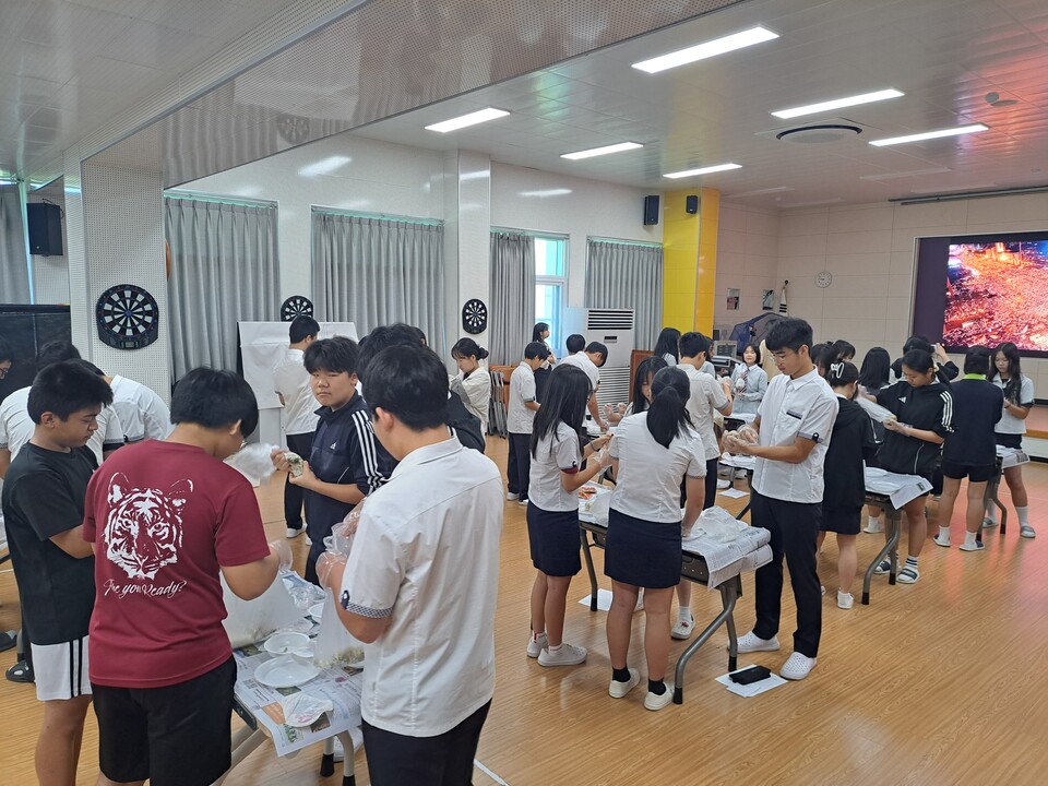 동강중, 학생주도로 5·18 정신 체험…민주시민 성장