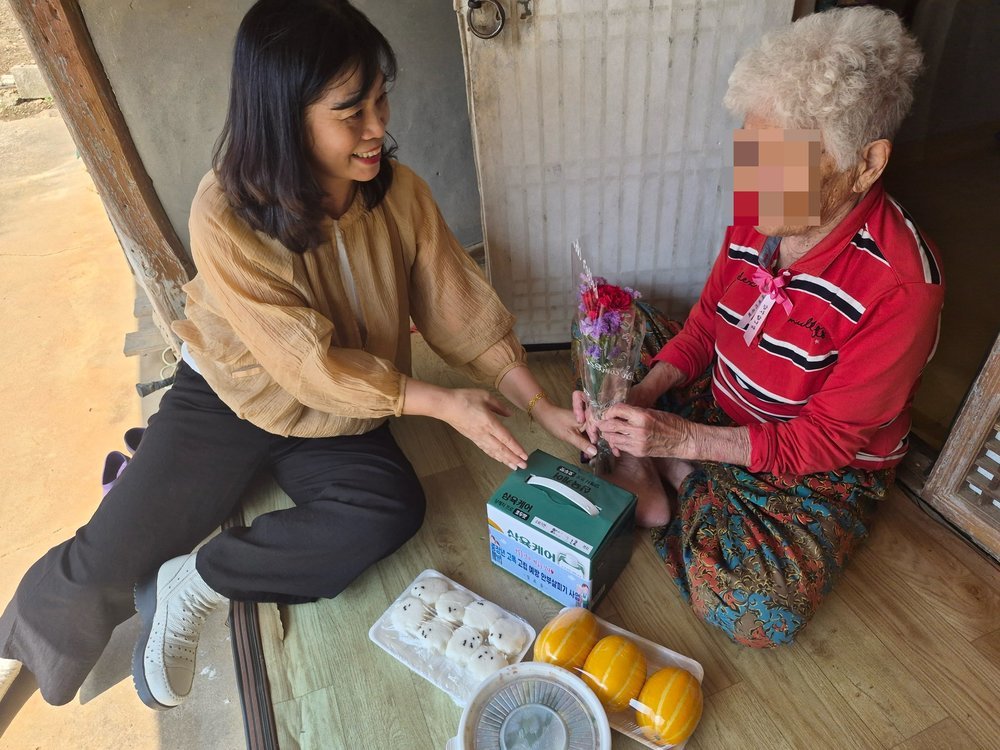 가정의 달 맞아 일로읍, 취약계층 30가구에 ‘효나눔 키트’ 전달