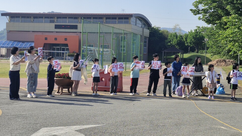 동화초, 스승의 날 맞아 감동의 '축제'…학생·학부모가 함께 전한 존경의 마음