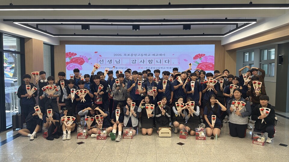 "선생님, 감사합니다!" 목포중앙고, 모교 방문해 따뜻한 마음 전해