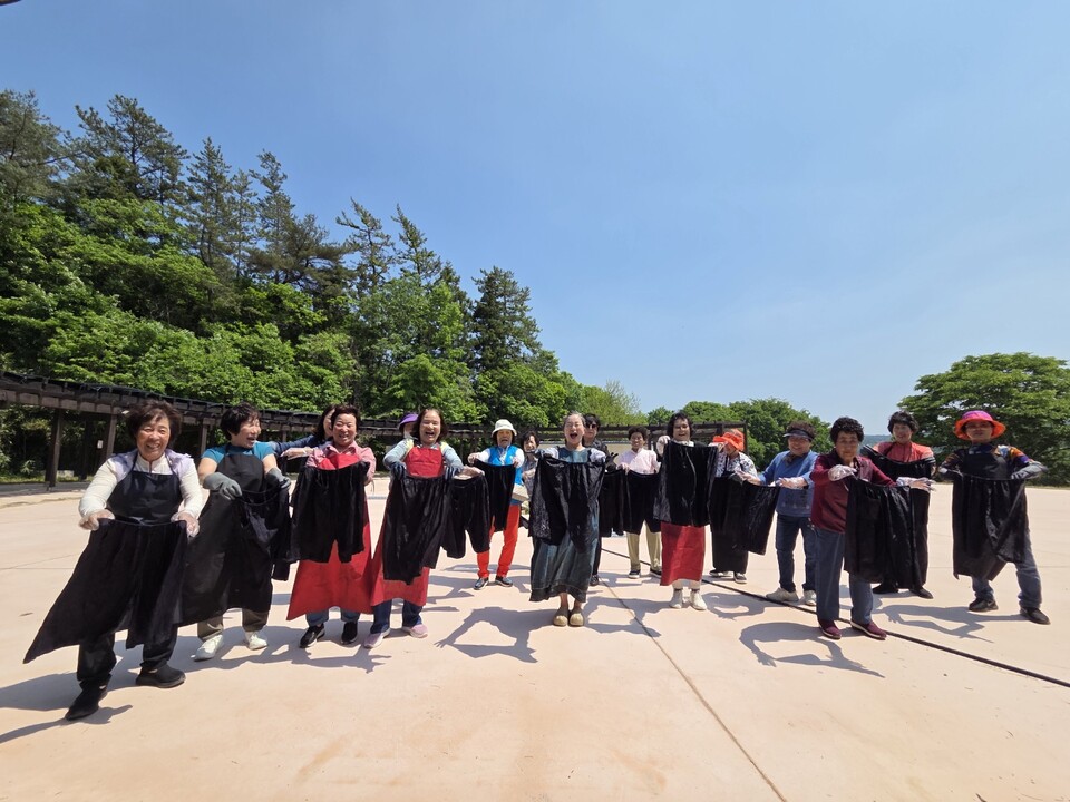 벌교도서관, 성인문해 학습자들 ‘천연염색·녹차밭’ 봄 나들이