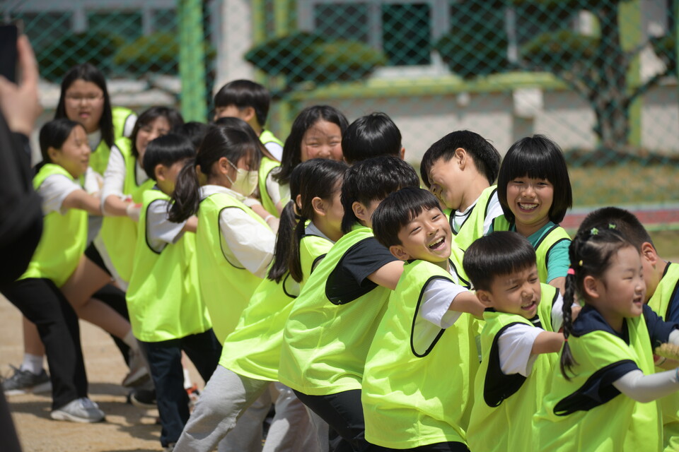 교사·학생·학부모 ‘한마당’…장흥남초, 민주적 학교문화 구현