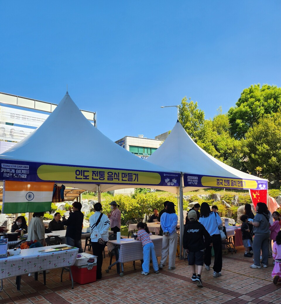 세계 문화·가족 공연 어우러진 광양도서관 ‘온가족 나들이’ 성료