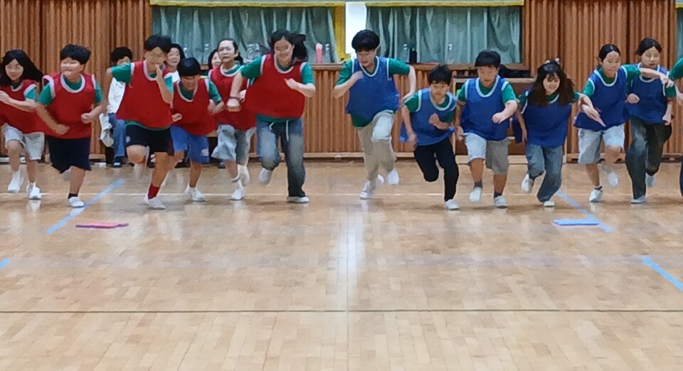 함께 뛰고 웃는 칠량초 봄운동회, 협동의 재발견
