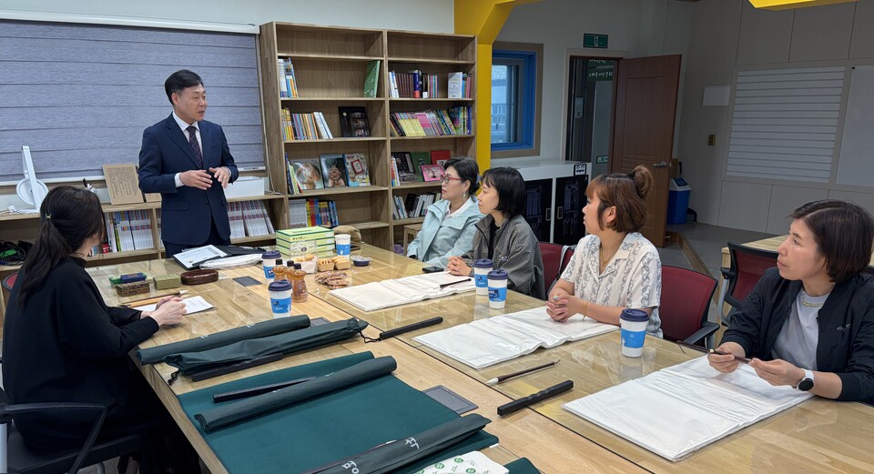 구례교육지원청, 학부모 위한 ‘독서인문서예 교실’ 첫 개강