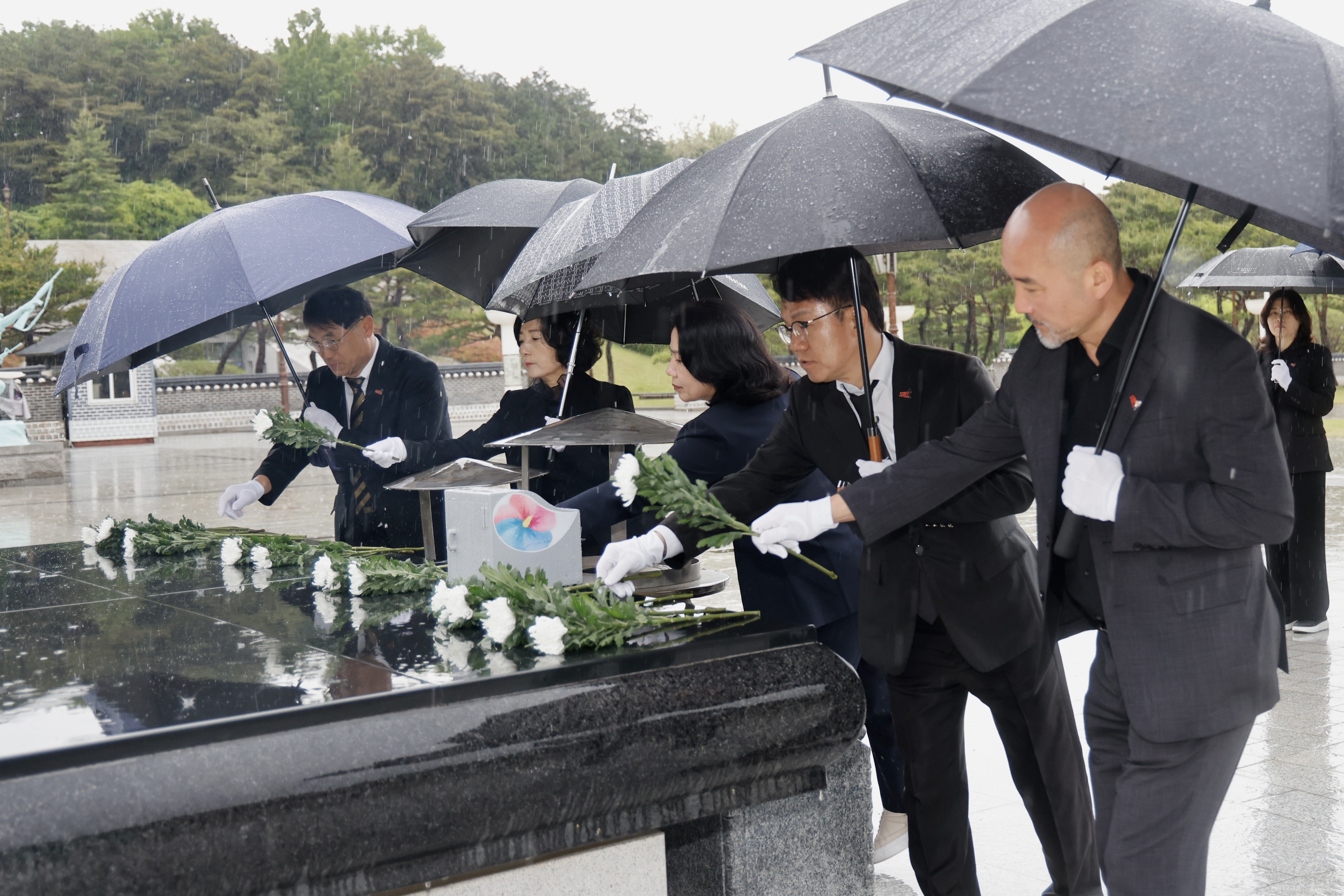 광주시교육청, 국립5·18민주묘지 합동 참배…민주시민 교육 추진