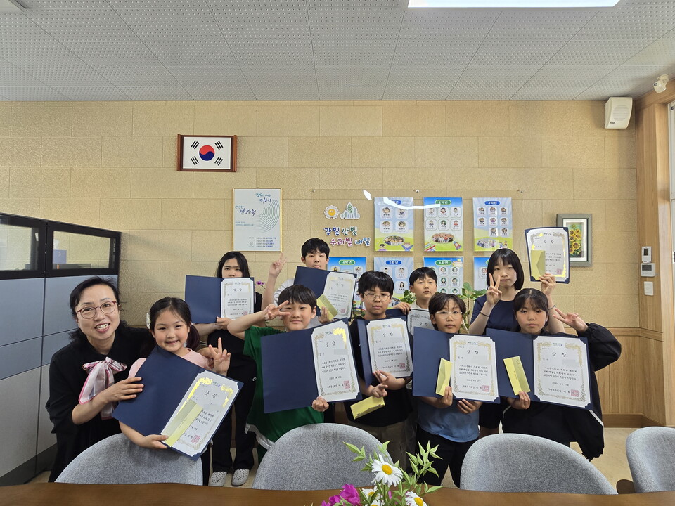 죽곡초, 구례 서예 백일장 대서 ‘최우수’…연달아 대기록 쾌거