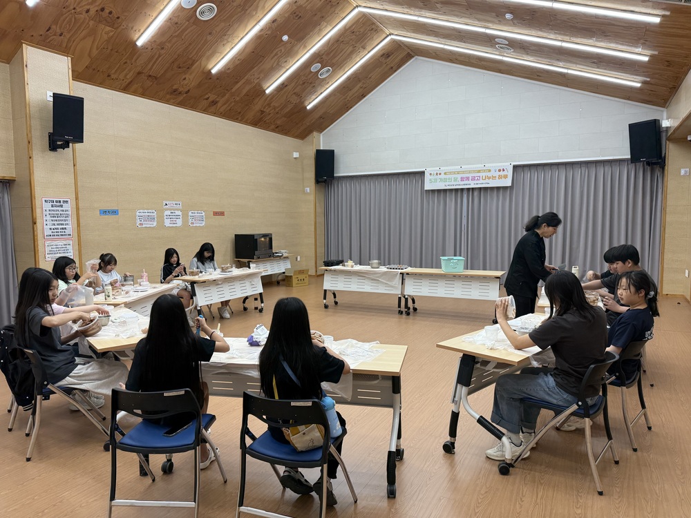 청소년 손수 만든 머핀, 어르신 마음 녹이다