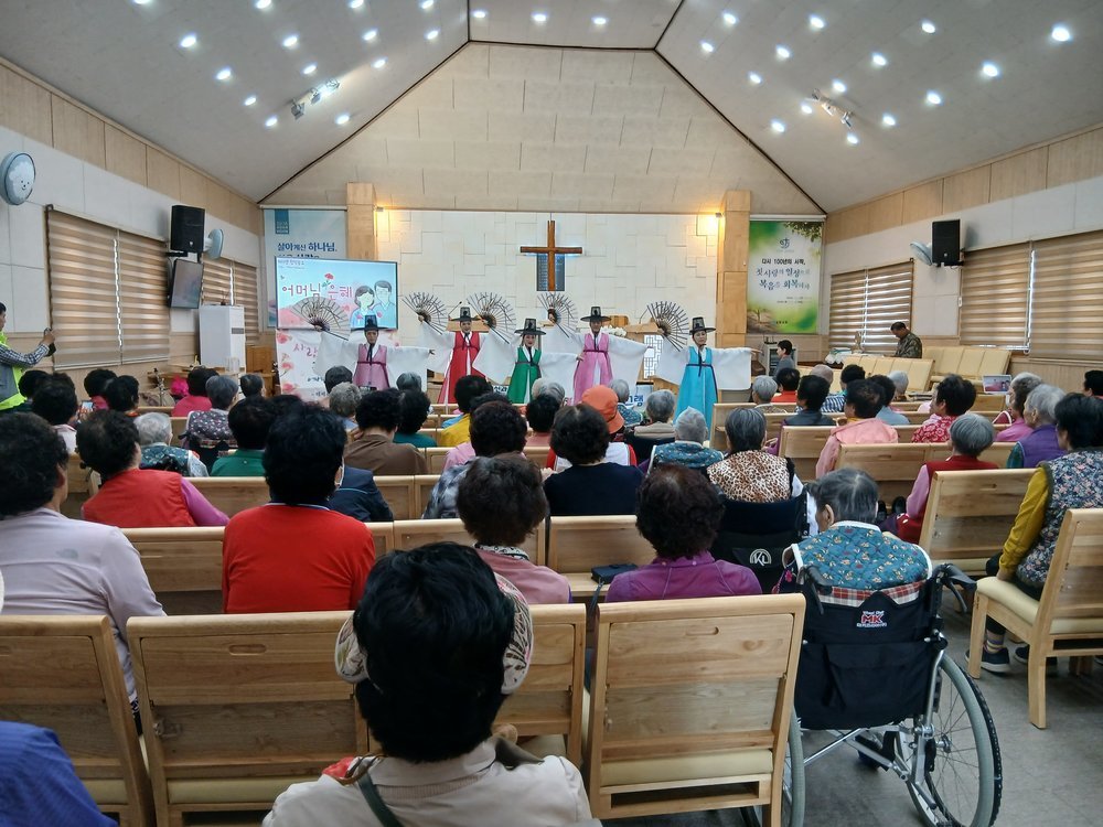 해제사랑나눔회, 어버이날 맞아 어르신 150명 위로의 무대